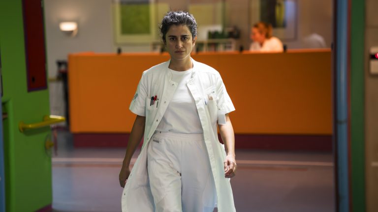 NACHBEBEN von Zinnini Elkington ab dem 7. Mai 2026 im Kino